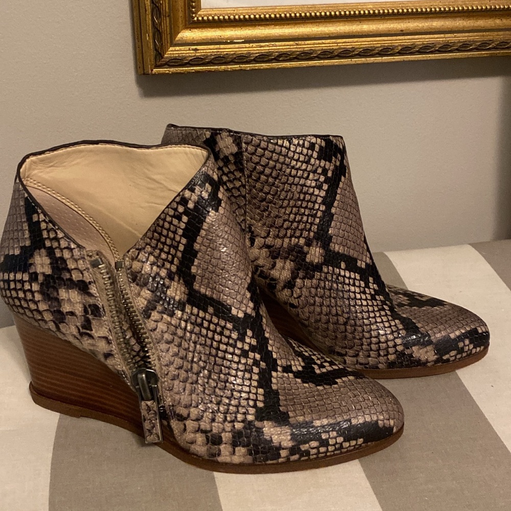 Embossed leather in snake skin print, boot wedges.